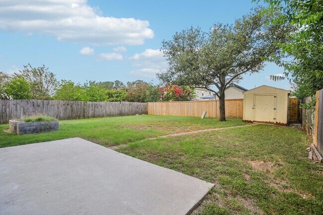 Building Photo - 1605 Lantern Light Dr