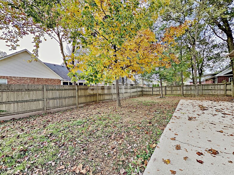 Building Photo - 2627 Mission Ridge Dr