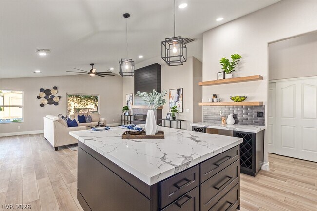 Building Photo - 4785 N Grand Canyon Dr