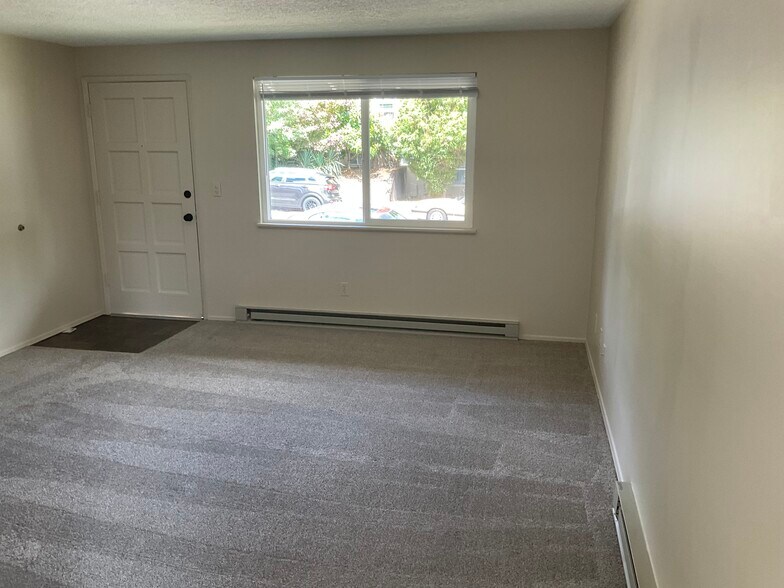 Living room - 434 S Idaho St