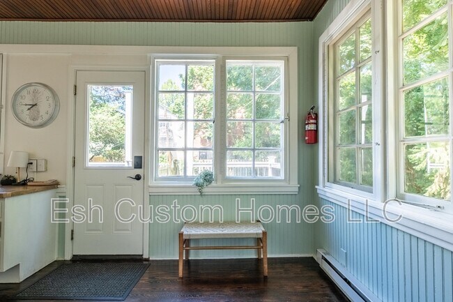 Building Photo - 419 W Orange St