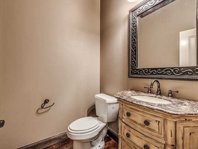 Building Photo - Luxury Edmond Townhome Overlooking Waterfa...