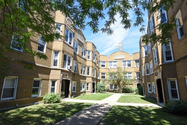 Building Photo - 4830 W Addison St
