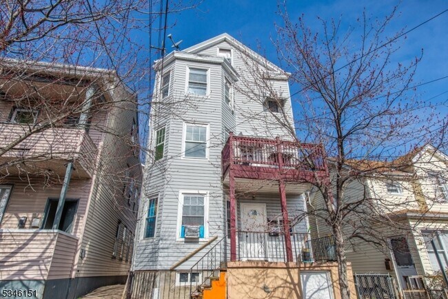 Building Photo - 13 Garrison St