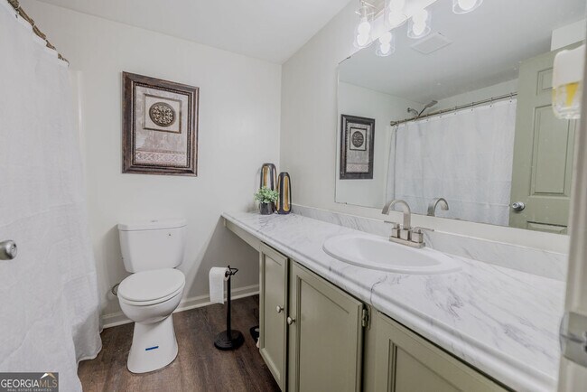 Building Photo - 2073 Raintree Pl