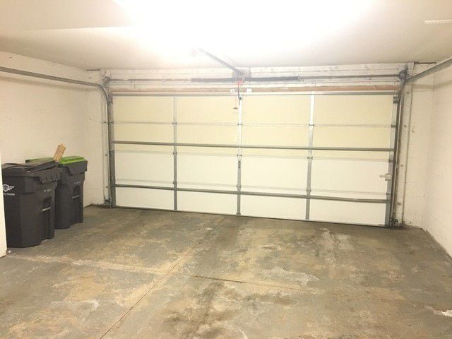 Building Photo - 233 W Klein Ave