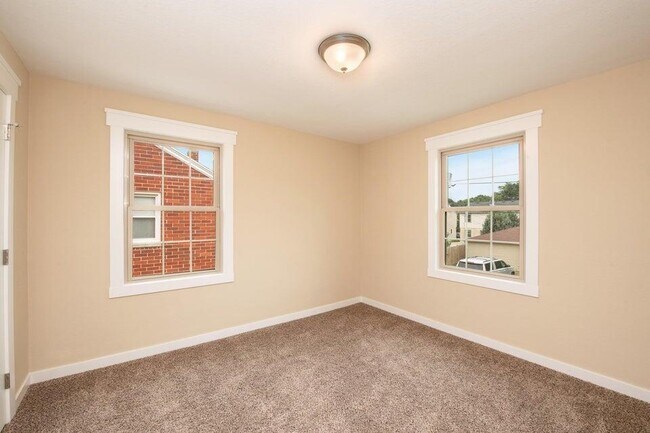 Building Photo - 5026 N Bay Ridge Ave