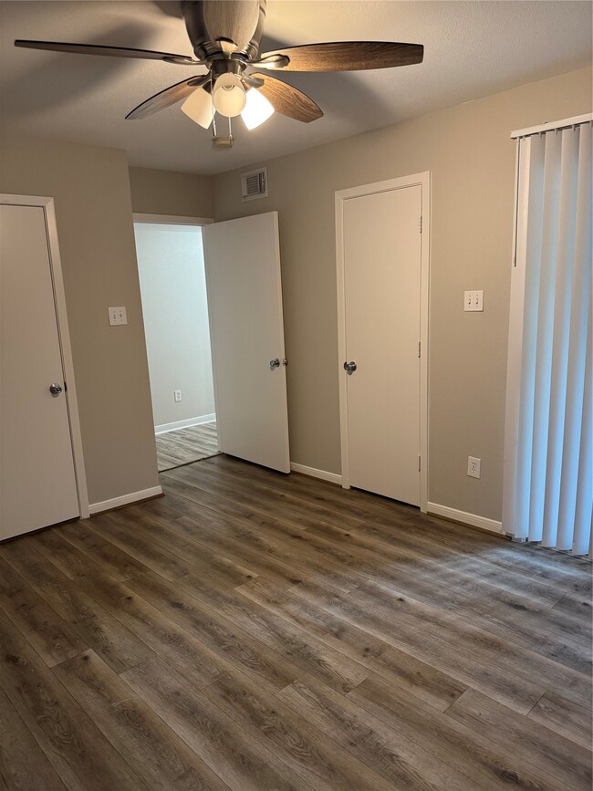 Building Photo - 3300 Pebblebrook Dr
