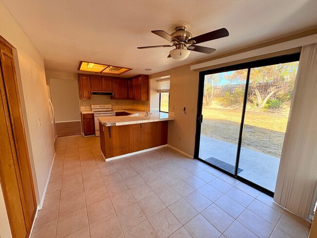 Building Photo - 3BR Oceanside Home Near Alamosa Park and G...