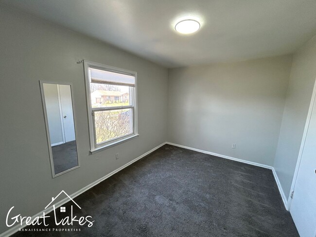 Building Photo - Beautiful 2 Bedroom 1 Bathroom now available for rent!