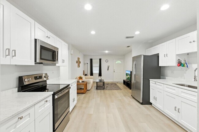 Building Photo - Spacious 4-Bedroom Home in Wildwood – Rece...