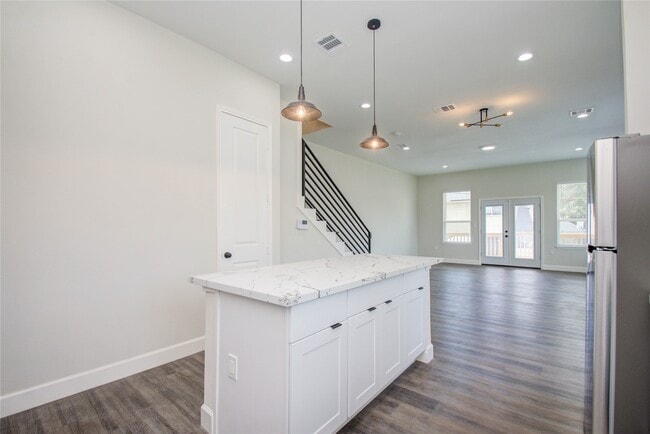 Building Photo - 4916 Sunbeam St