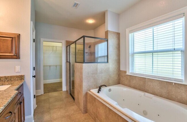 Building Photo - 5869 Halleck Ct