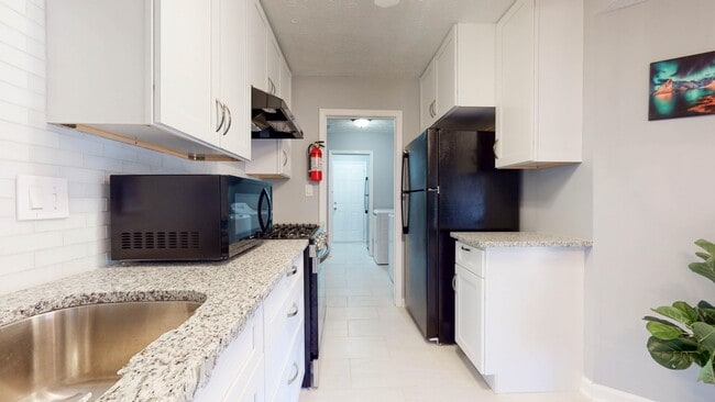 Building Photo - 383 Wesley Park Dr