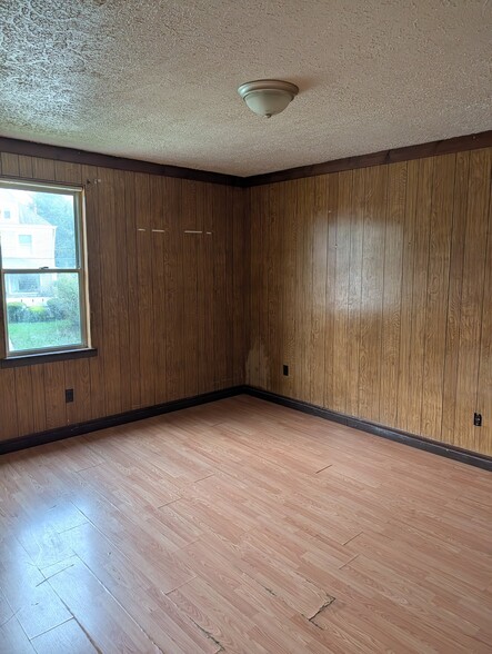 Building Photo - 120 Custer Ave
