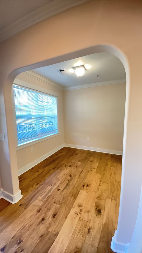 Building Photo - Two Bedroom Condo in the Exclusive Mountai...