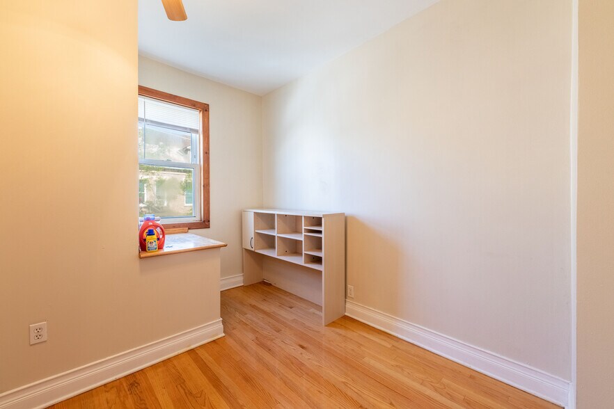 Building Photo - 2058 W 19th St