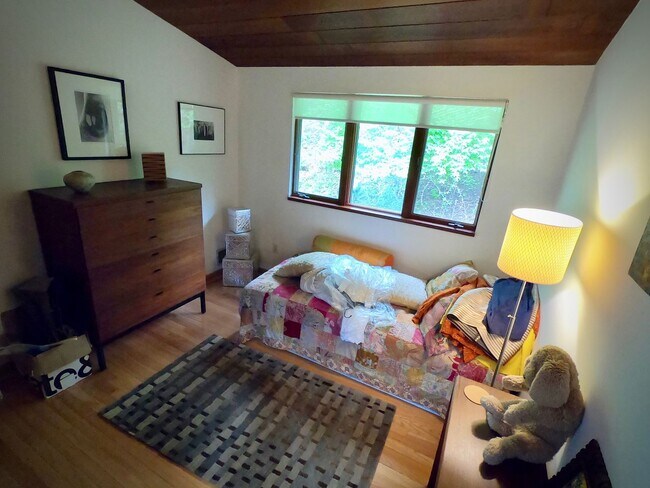 Building Photo - 8/1 Mid Century Modern Private House Bordering Frick Park. 1 of a kind.