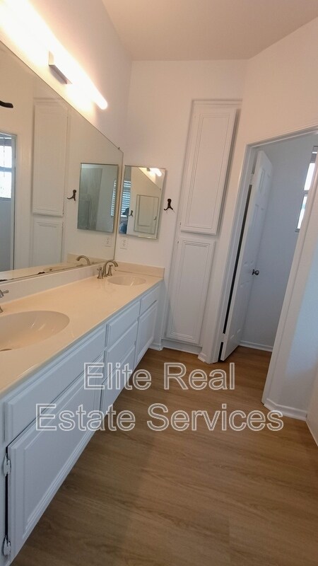 Building Photo - 1138 Calle Dulce