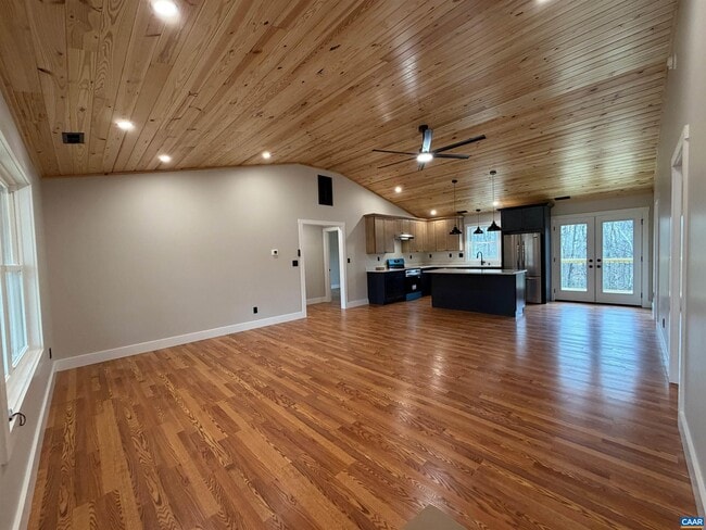 Building Photo - 487 Montreal Ln