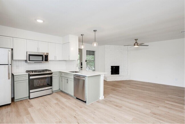 Building Photo - 900 Cougar Cove