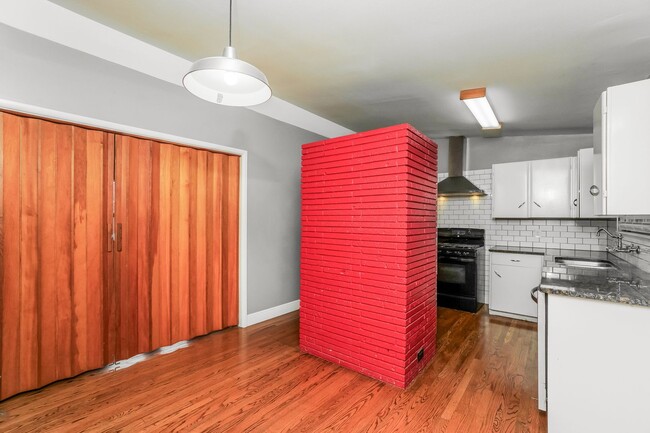 Building Photo - Two Bedroom home located in Central San Antonio