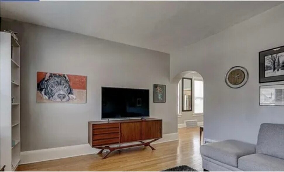Building Photo - 2973 S Kinnickinnic Ave