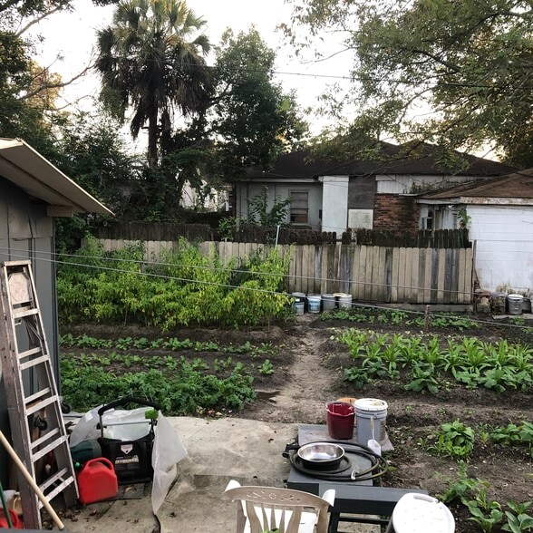 Building Photo - 1109 W 41st St