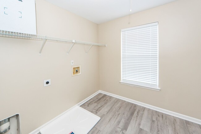 Building Photo - 4 Bedroom 2.5 Bath Home in Felder Creek - ...