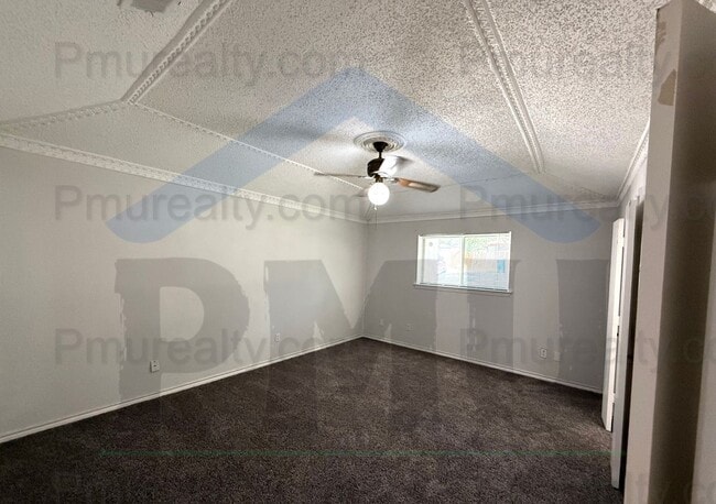 Building Photo - AVAILABLE NOW!!! Beautiful 3/2/2 house located in the desirable DeSoto area