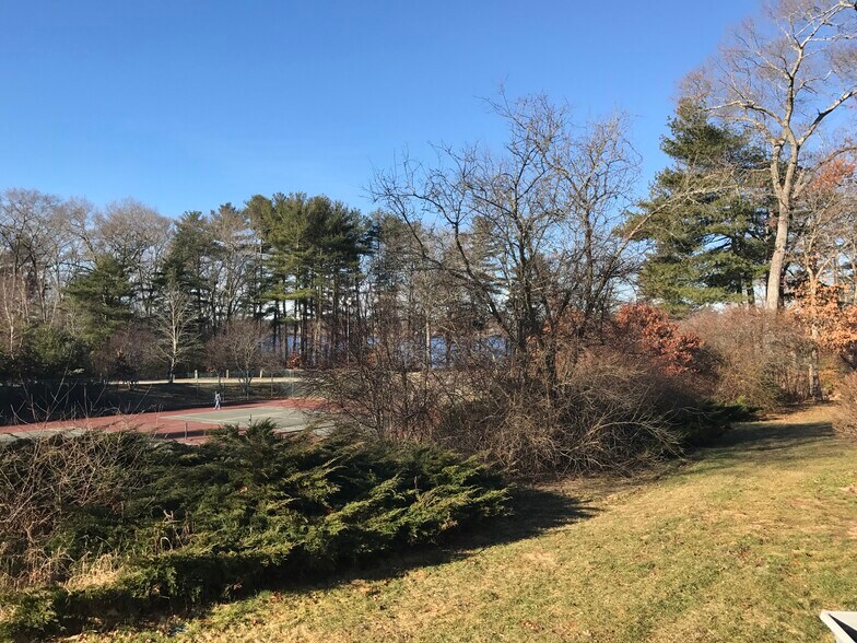 Building Photo - 522 Twin Lakes Dr
