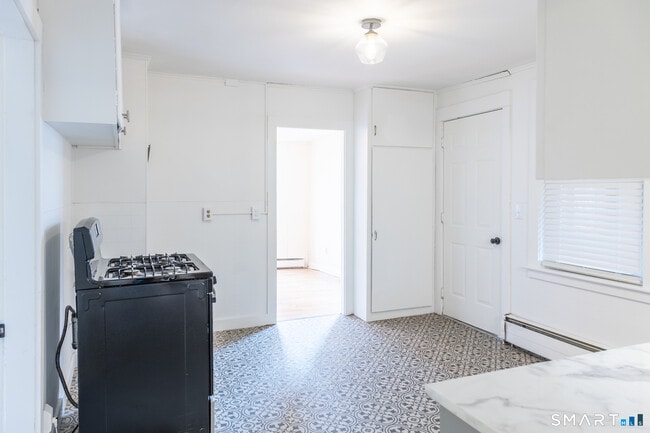 Building Photo - 84 Front St