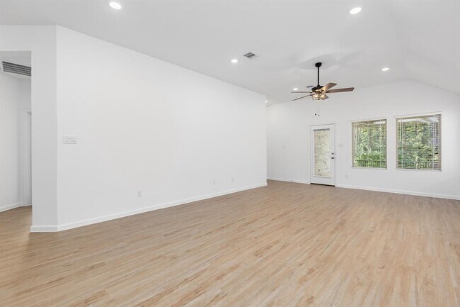Building Photo - 28809 Mount Bonnell Dr