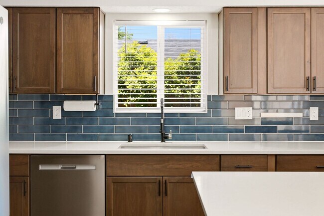 Building Photo - Exceptional Property in the NE Heights