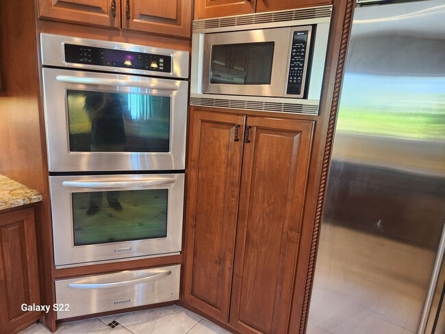 Building Photo - Must See, Incredible 3 bedroom, 2 bathroom...