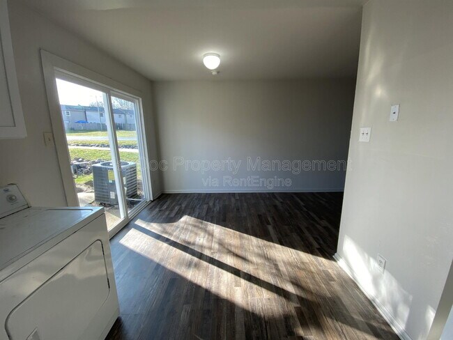 Building Photo - 400 Rann Ct