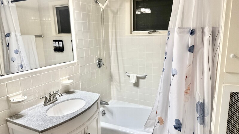 Building Photo - 799 Pleasant St