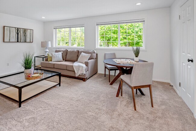 Building Photo - Luxurious 4-Bedroom Family Home Minutes Aw...