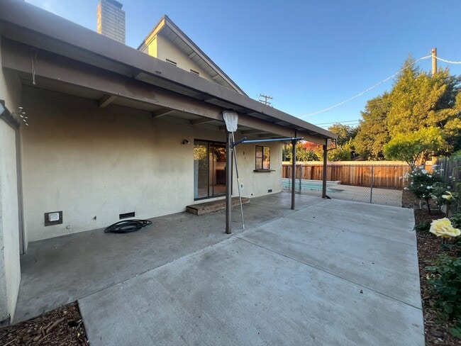 Building Photo - Single story home located in Lakewood Elementary School District!