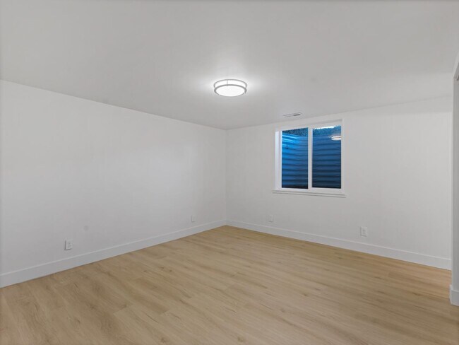 Building Photo - 4980 S 1645 E