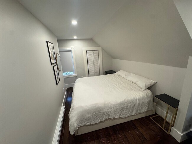 Building Photo - 38 Pinckney St