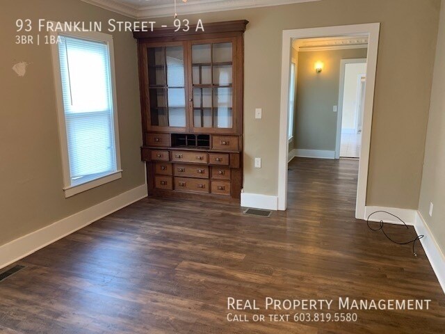 Building Photo - 1st Floor 3 Bedroom Duplex- Great Location