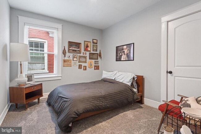 Building Photo - 153 E Ross St