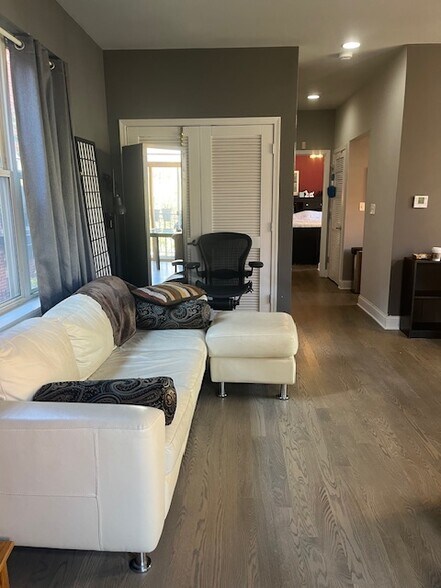 Family Room - 757 W Eastman St