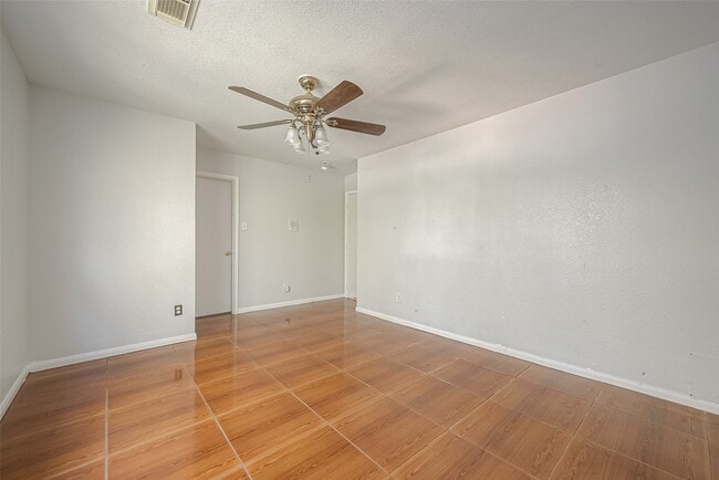 Building Photo - 9407 Demsey Mill Dr