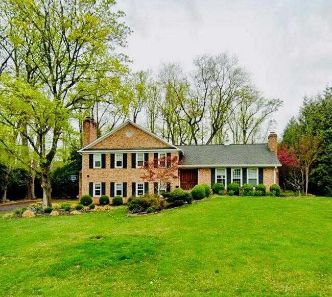 Building Photo - 1214 Vinita Ln