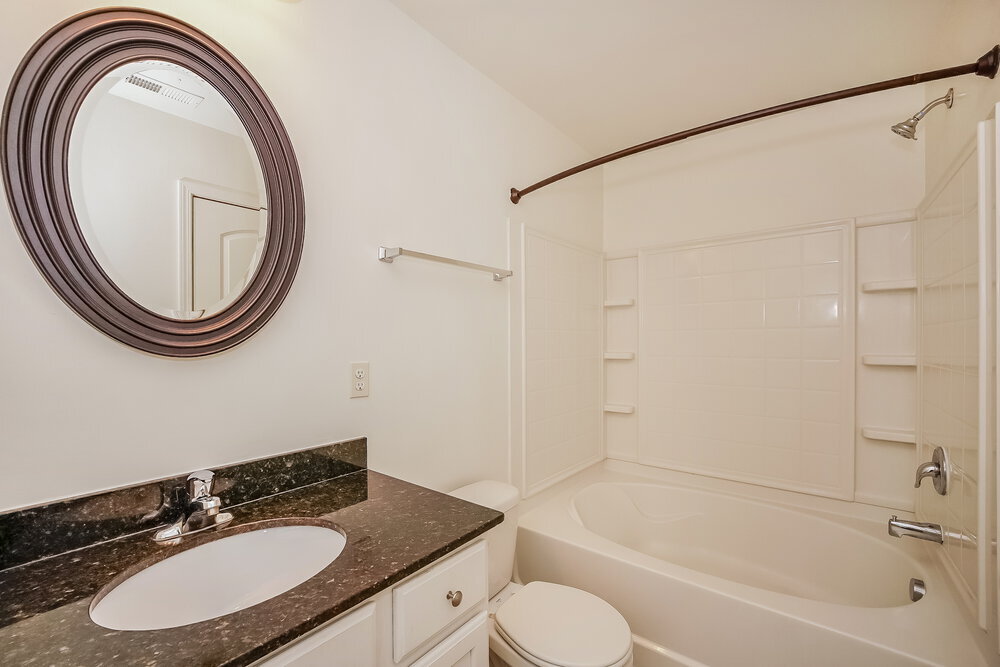 Building Photo - 4202 Broadstairs Dr SW