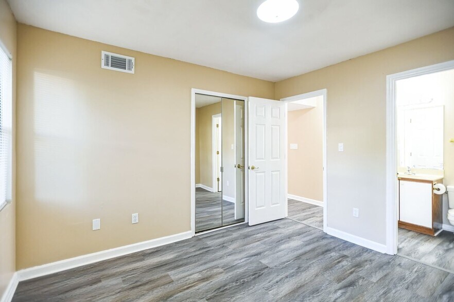 Building Photo - 301 Abbey Cir