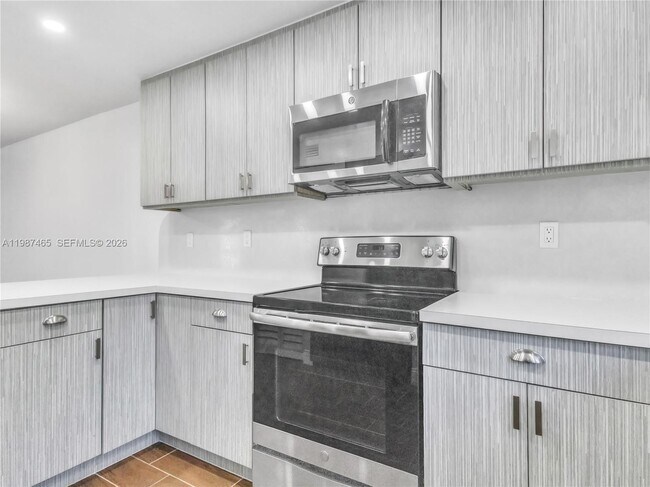 Building Photo - 6505 SW 113th Pl