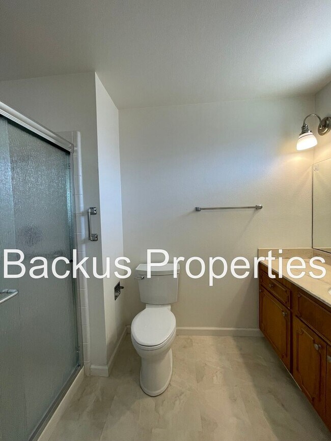 Building Photo - Beautiful four bedroom home in South Salinas
